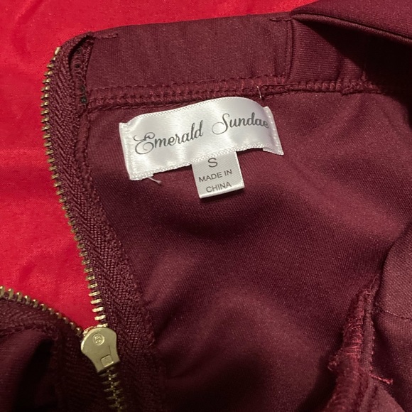 Emerald Sundae Burgundy Dress Size Small - Picture 10 of 10